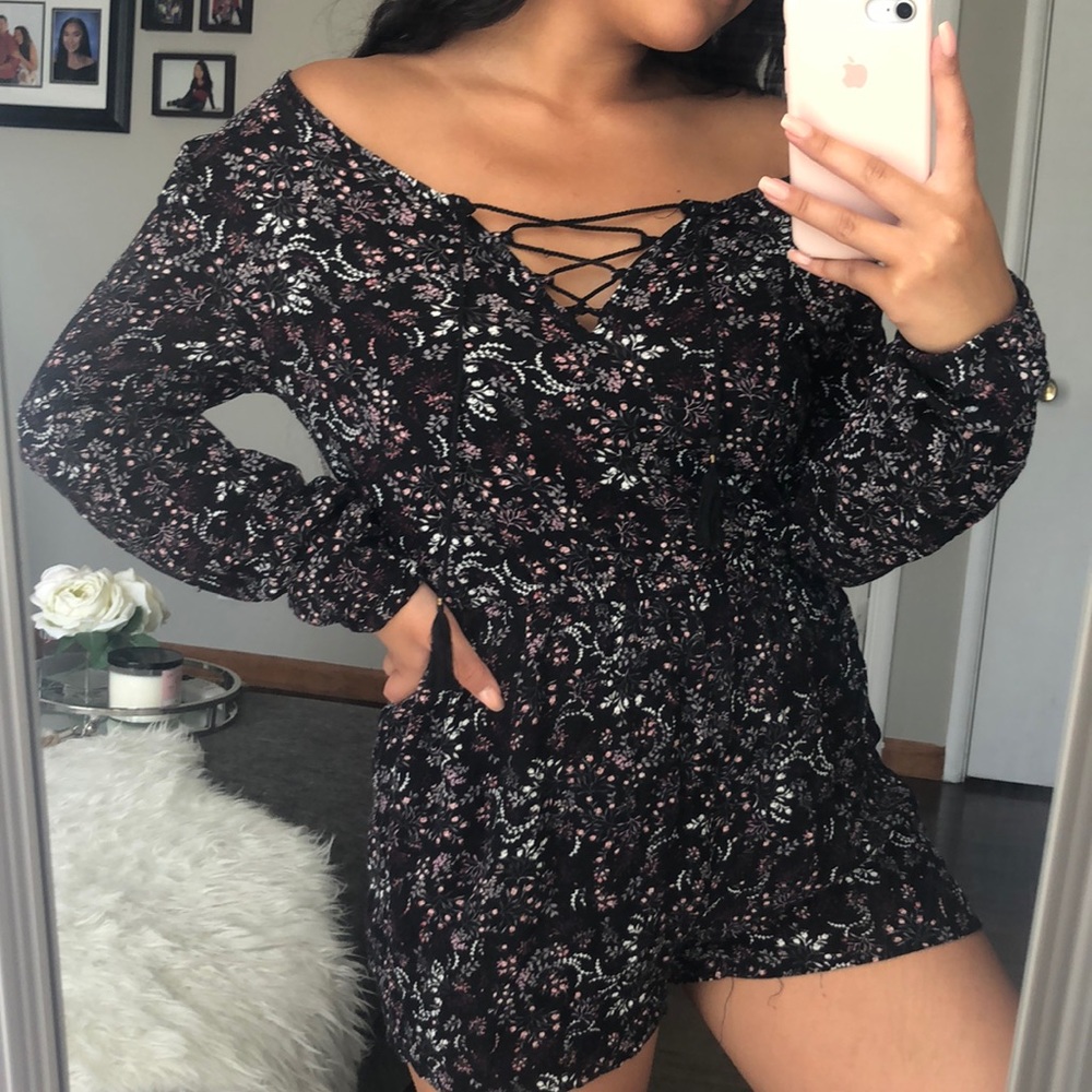 ✨ Black Floral Long Sleeved Romper